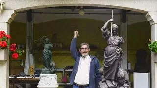 José Castiñeiras, el hombre que moldeó A Coruña: "Hice tantas esculturas en la ciudad que ya no me acuerdo de todas"