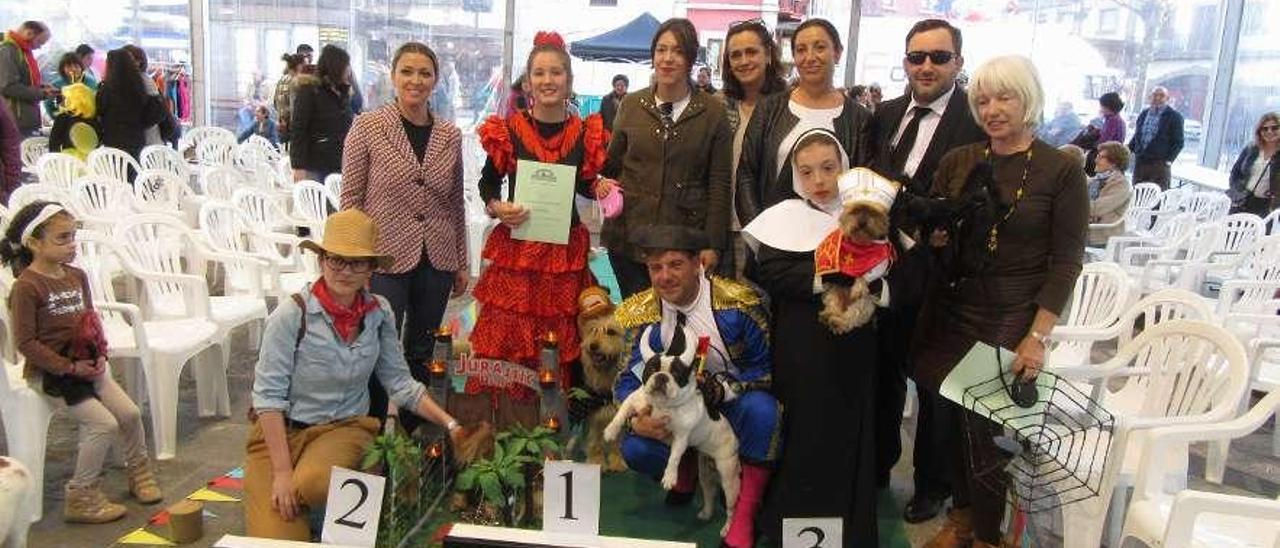 Los ganadores del concurso de disfraces de mascotas de Cangas de Onís.