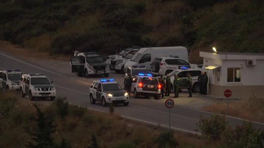 Dos heridos graves en un nuevo salto masivo de la valla de Ceuta