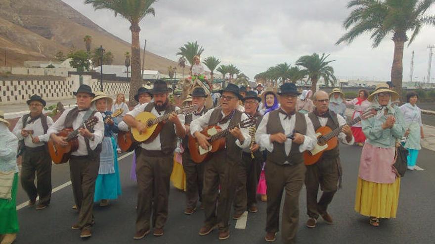 Yaiza celebra su romería junto al volcán