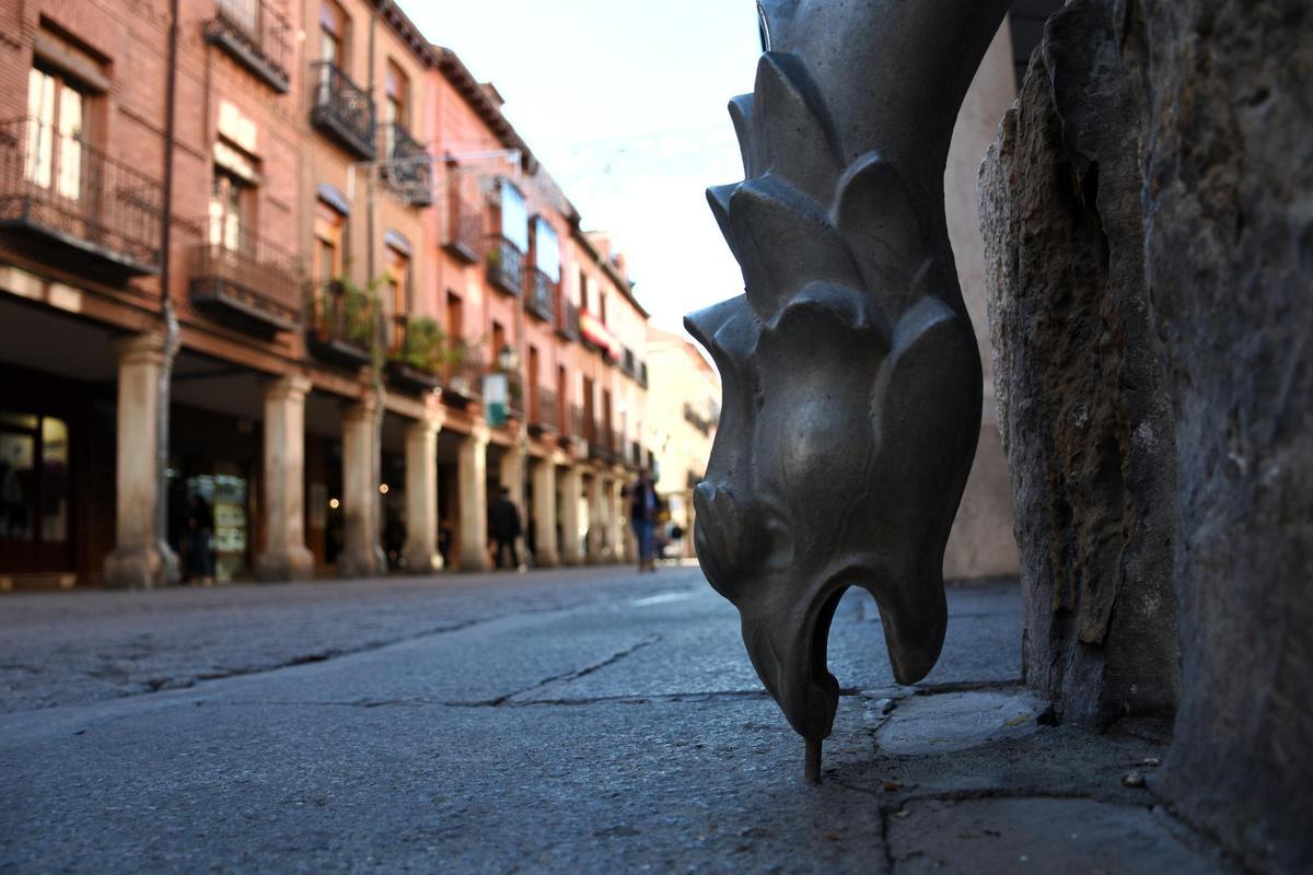 La calle soportalada más larga de Europa está a media hora de Madrid: así es la Calle Mayor de Alcalá de Henares.