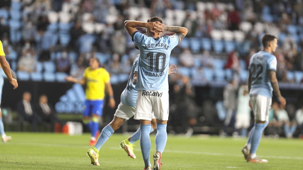 Iago Aspas se lamenta tras una ocasión del Celta