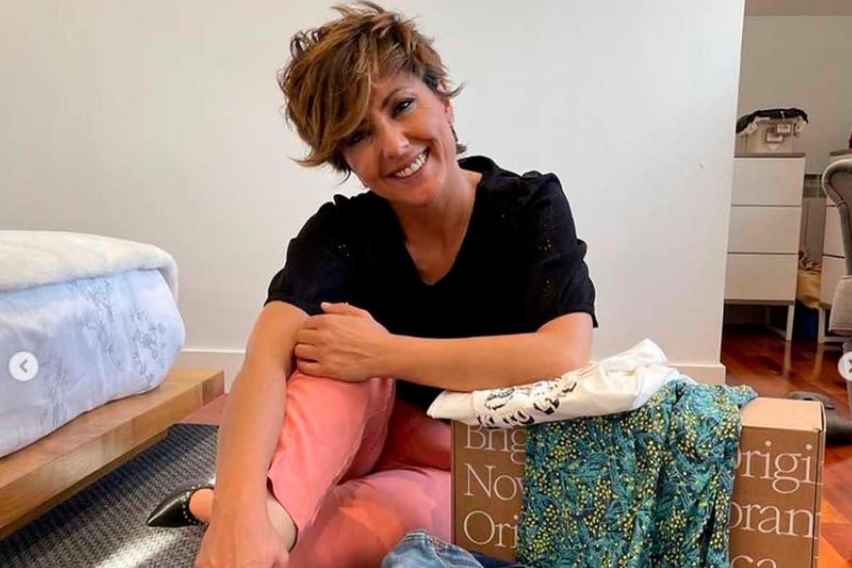 Sonsoles Ónega desde el dormitorio de su casa de 250 metros cuadrados