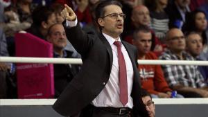 Pedro Martínez, dirigiendo un partido en su reciente etapa en el Baskonia