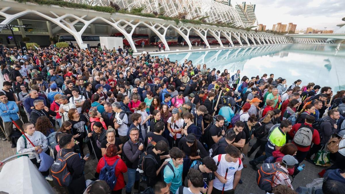Lejos quedaron las imágenes de riadas de voluntarios de los primeros días tras la DANA.