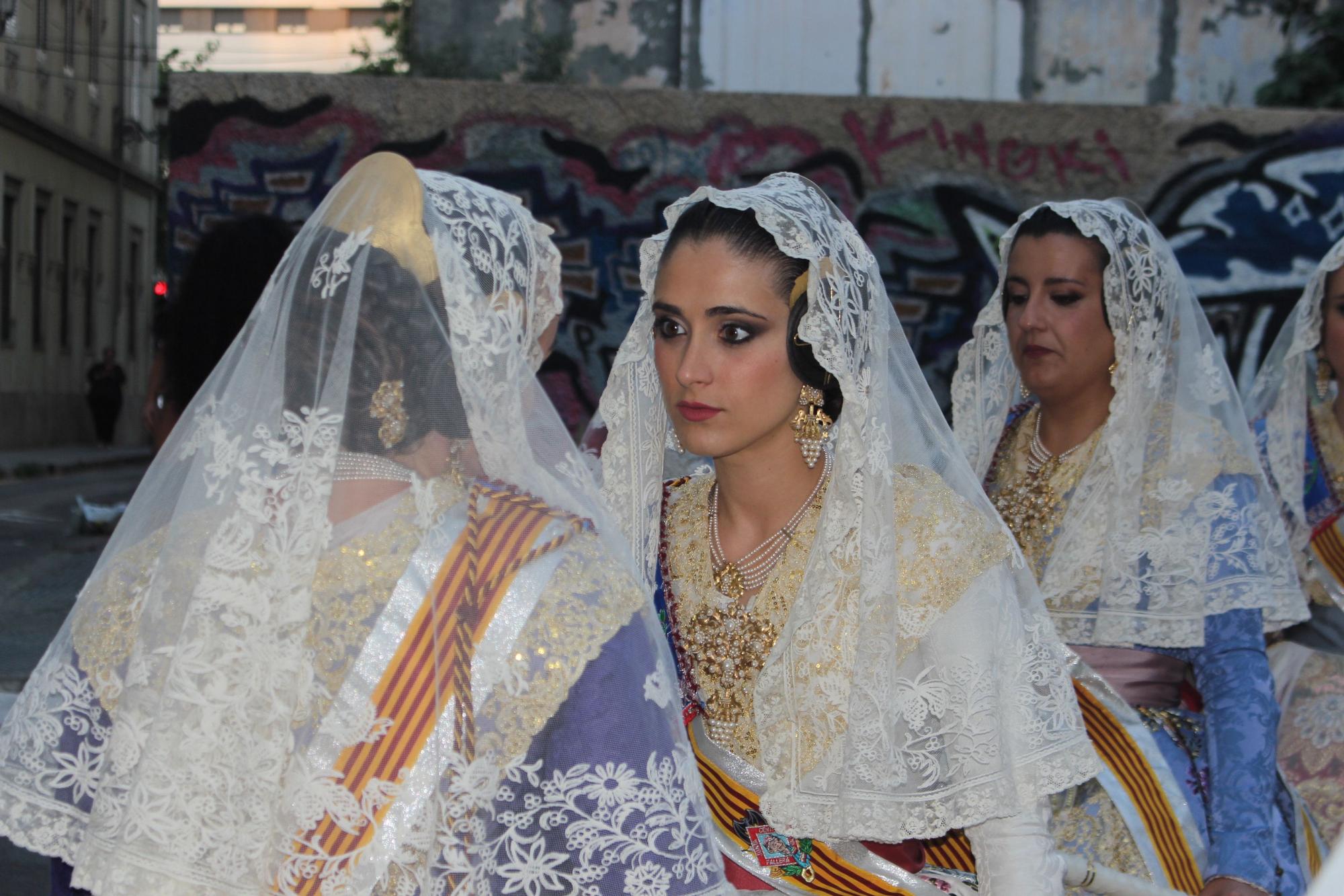 Carmen, Nerea, las cortes y las fallas de Zaidía acompañan al Cristo de la Fe