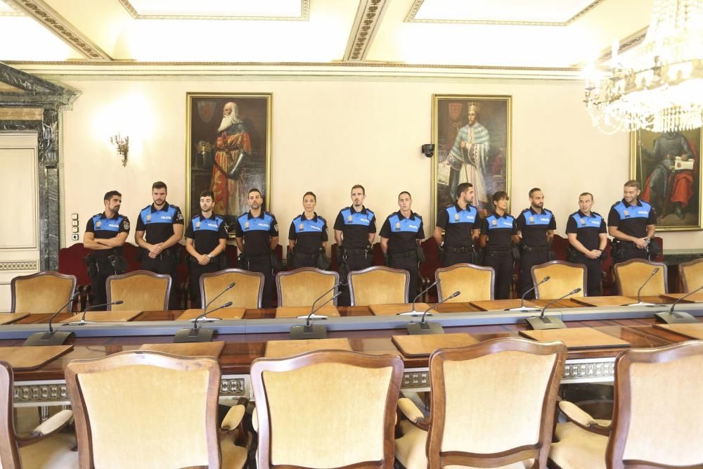 Toma de posesión de 12 nuevos policías locales de Oviedo