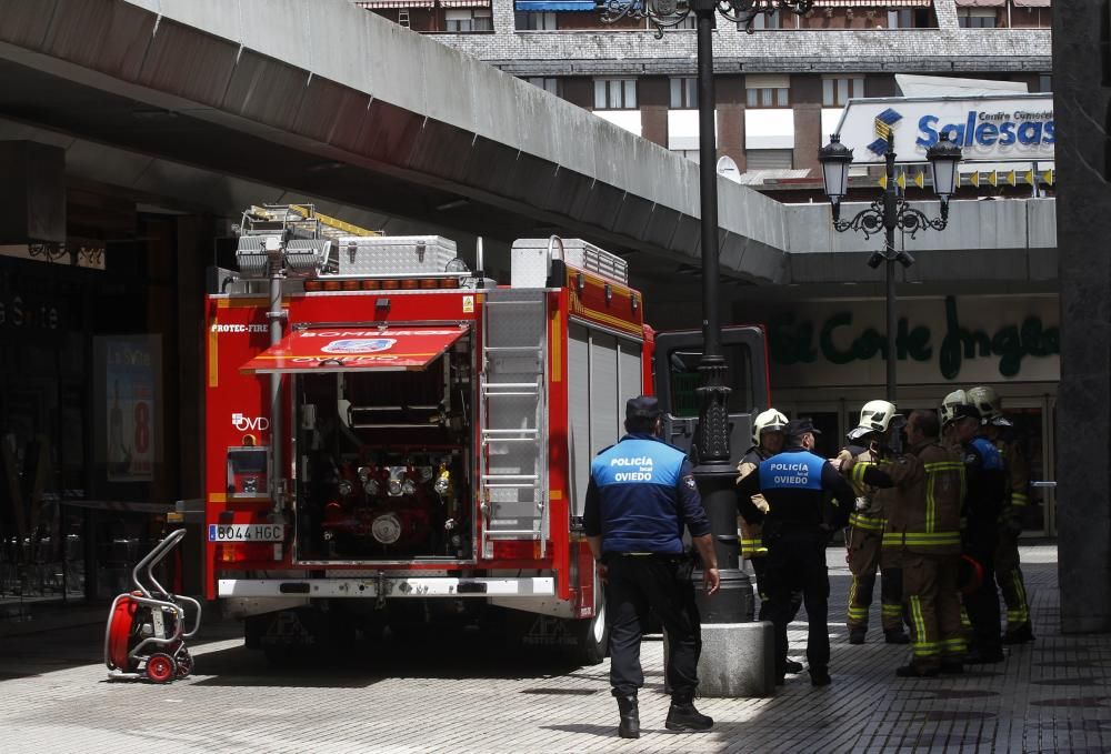 Una mujer fallece al incendiarse su piso en el edificio de Salesas, en Oviedo