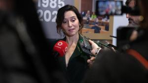 La presidenta de la Comunidad de Madrid, Isabel Díaz Ayuso, participa en el foro Melilla: un lugar para vivir e invertir, una puerta al comercio exterior, a 17 de noviembre de 2025, en Madrid (España).