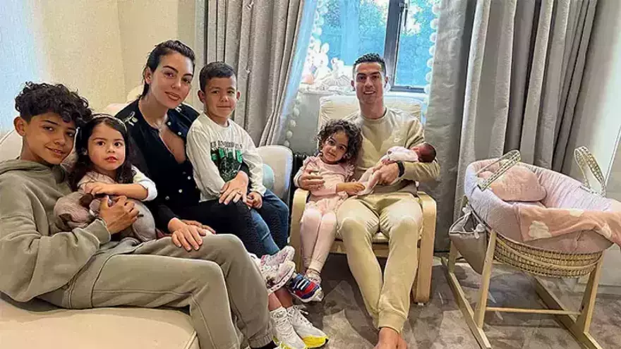 Georgina Rodríguez y Cristiano Ronaldo presentan a su hija recién nacida