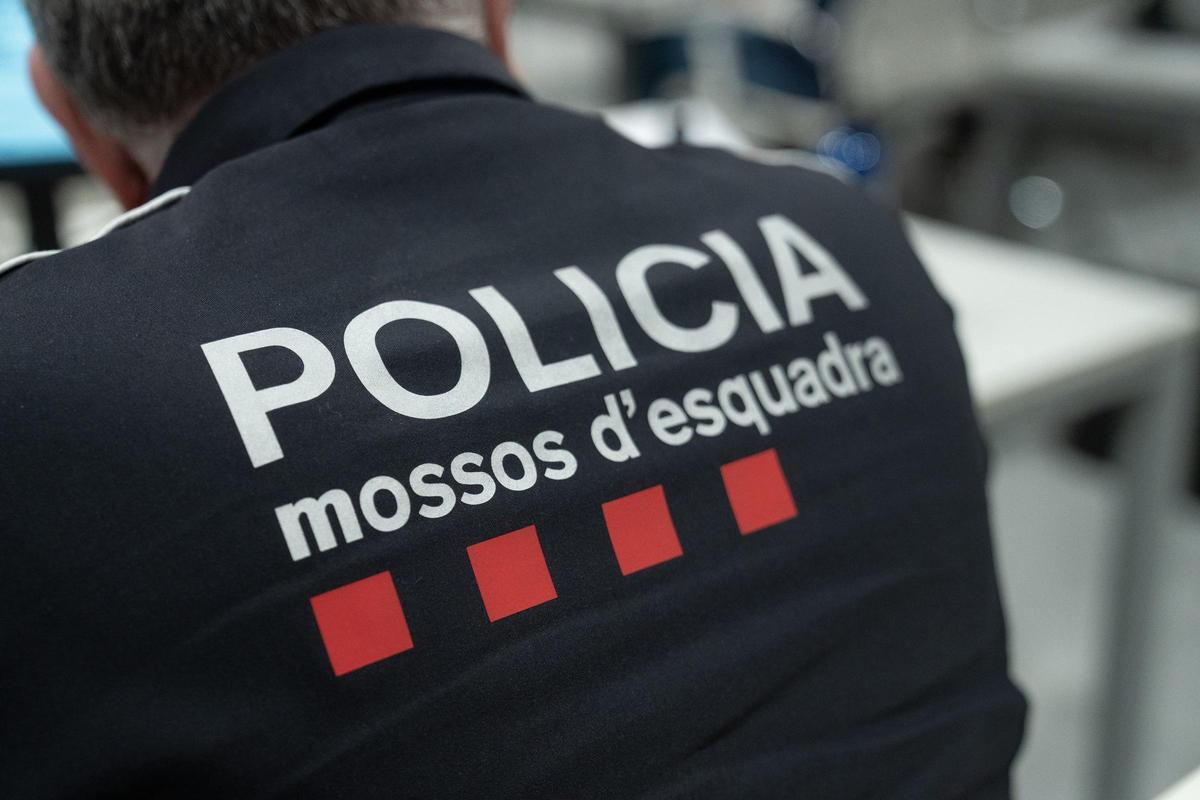 Un agente de los Mossos dEsquadra Un agente de los Mossos dEsquadra