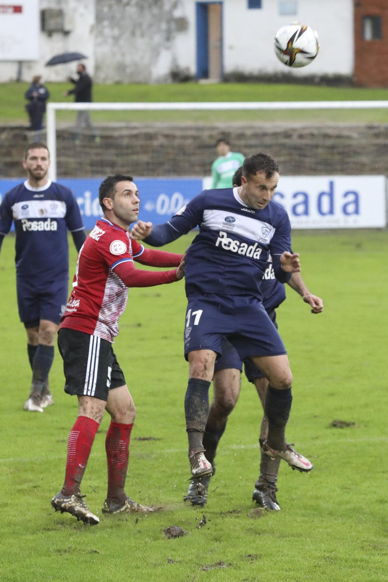 Las imágenes del partido de ida entre el Marino y el Llanera en Luanco (1-0)