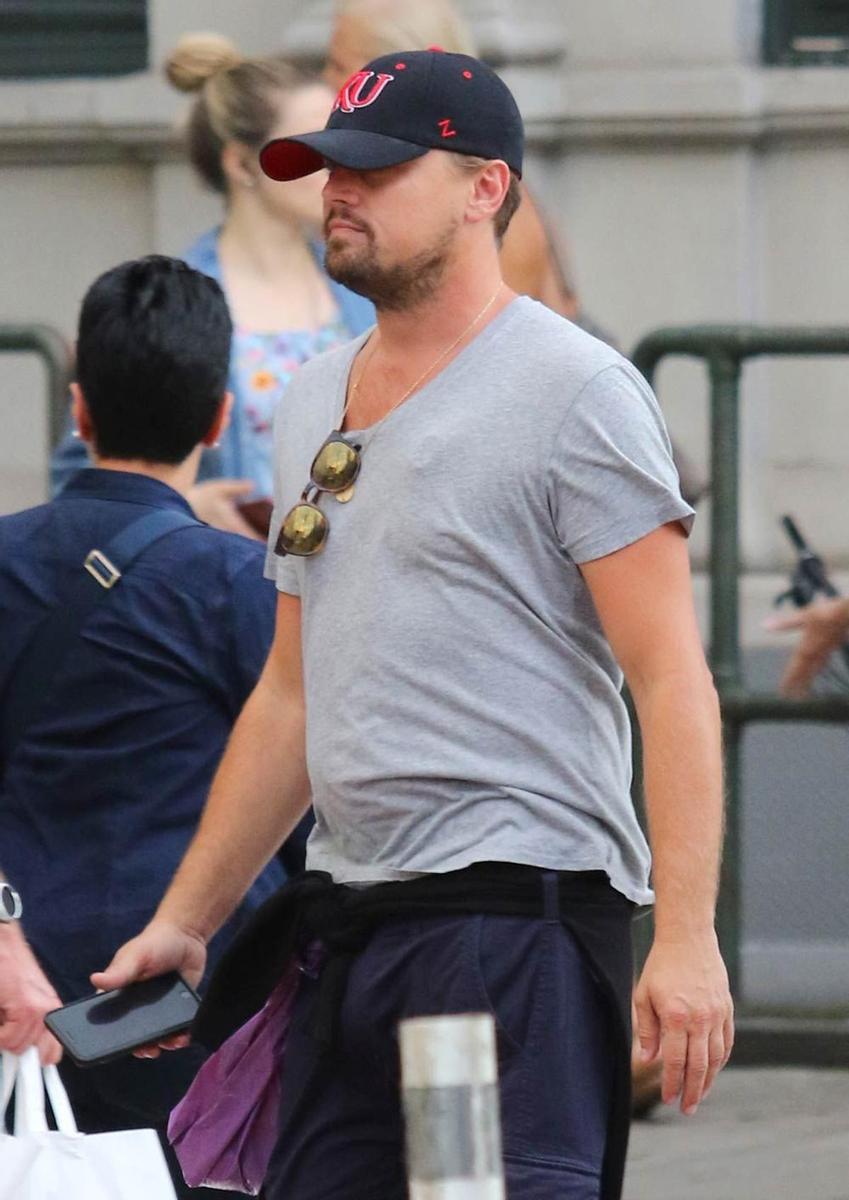 Leo DiCaprio intenta pasar desapercibido por las calles de Nueva York
