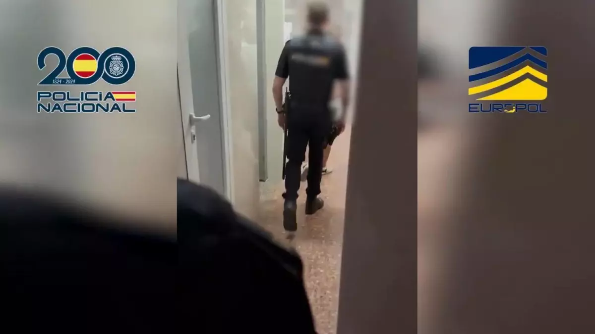 Golpe policial a una red que facilitaba la entrada de migrantes desde España a Canadá y Reino Unido (hay seis detenidos en Gijón)