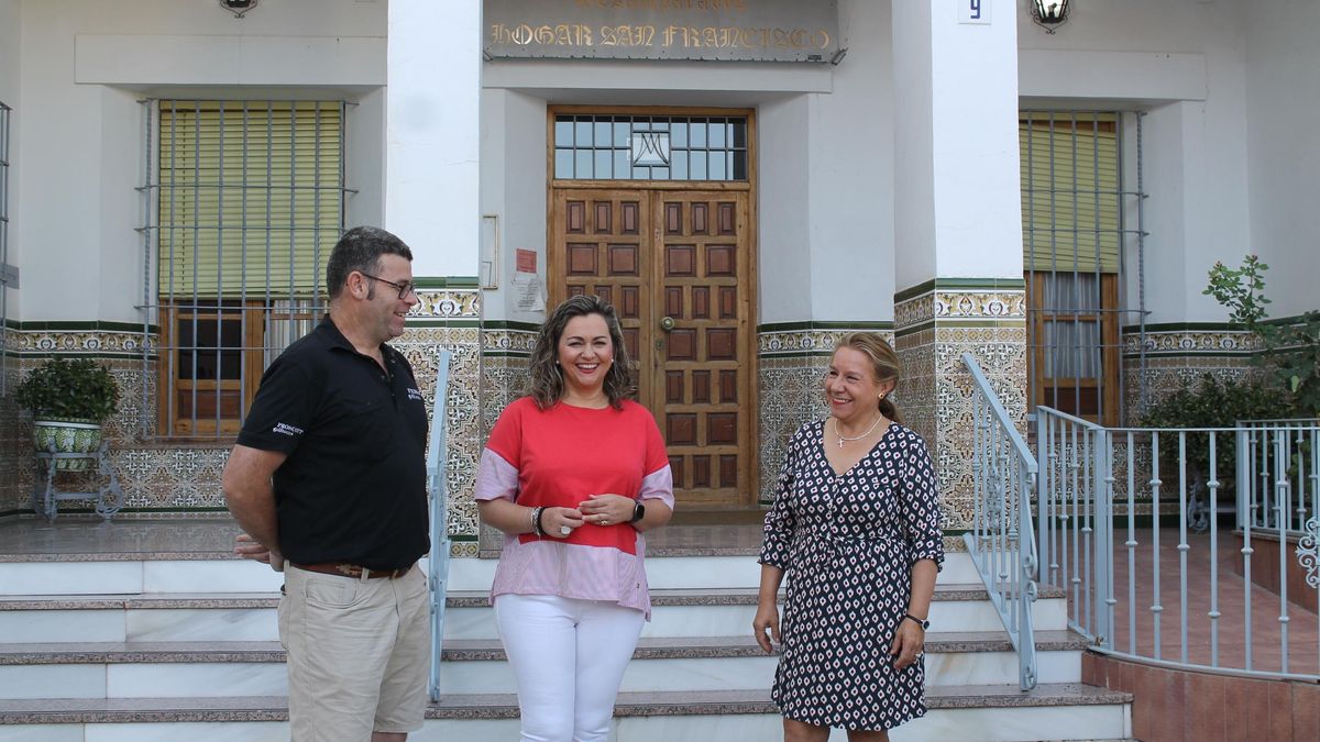 Visita de María Jesús Serrano al asilo de San Francisco.