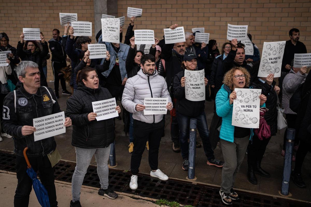 Protestas fuera de la cárcel en la espera de la salida de Alves