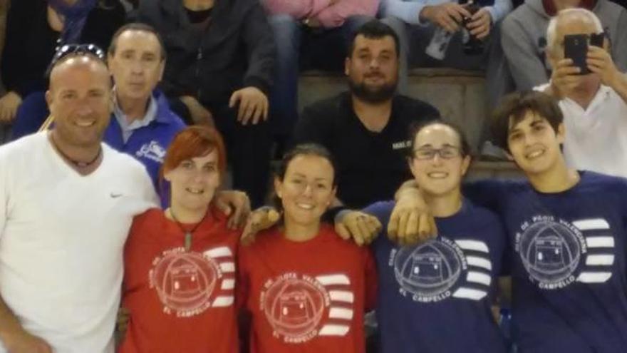 Primera partida de pilota entre mujeres en El Campello