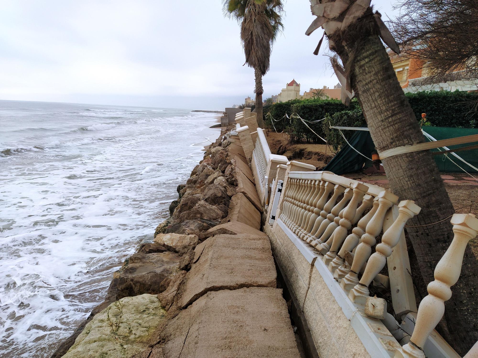 El temporal arrasa la playa de Tavernes