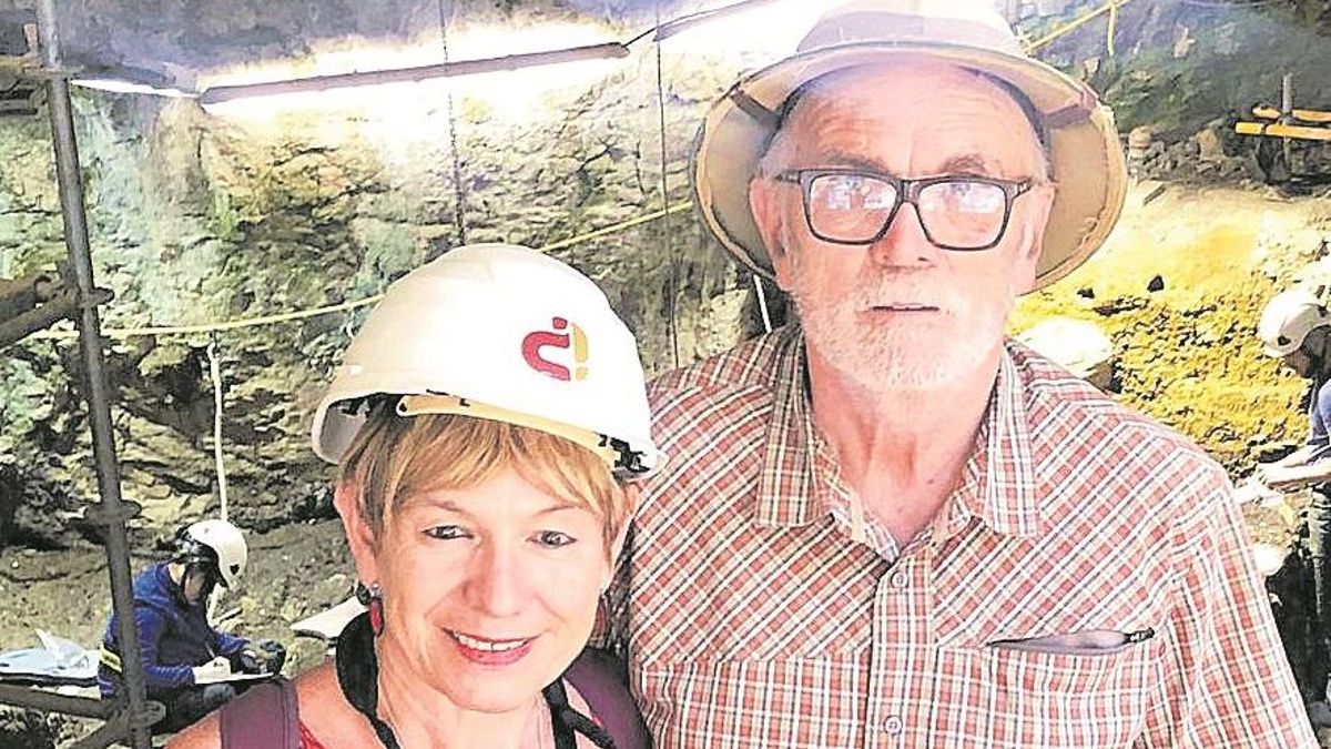 Rosa M. Trsitán y Eudald Carbonell, autores de 'Atapuerca. 40 años inmersos en el pasado'.