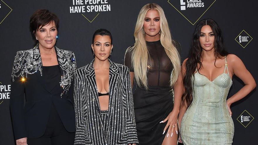 Kris Jenner, Kourtney, Khloé y Kim Kardashian en los 'Choice Awards' 2019