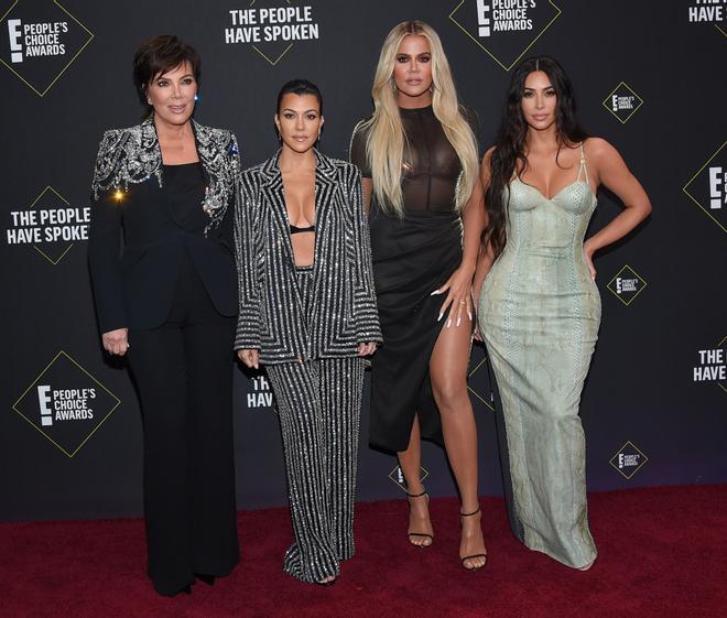 Kris Jenner, Kourtney, Khloé y Kim Kardashian en los 'Choice Awards' 2019
