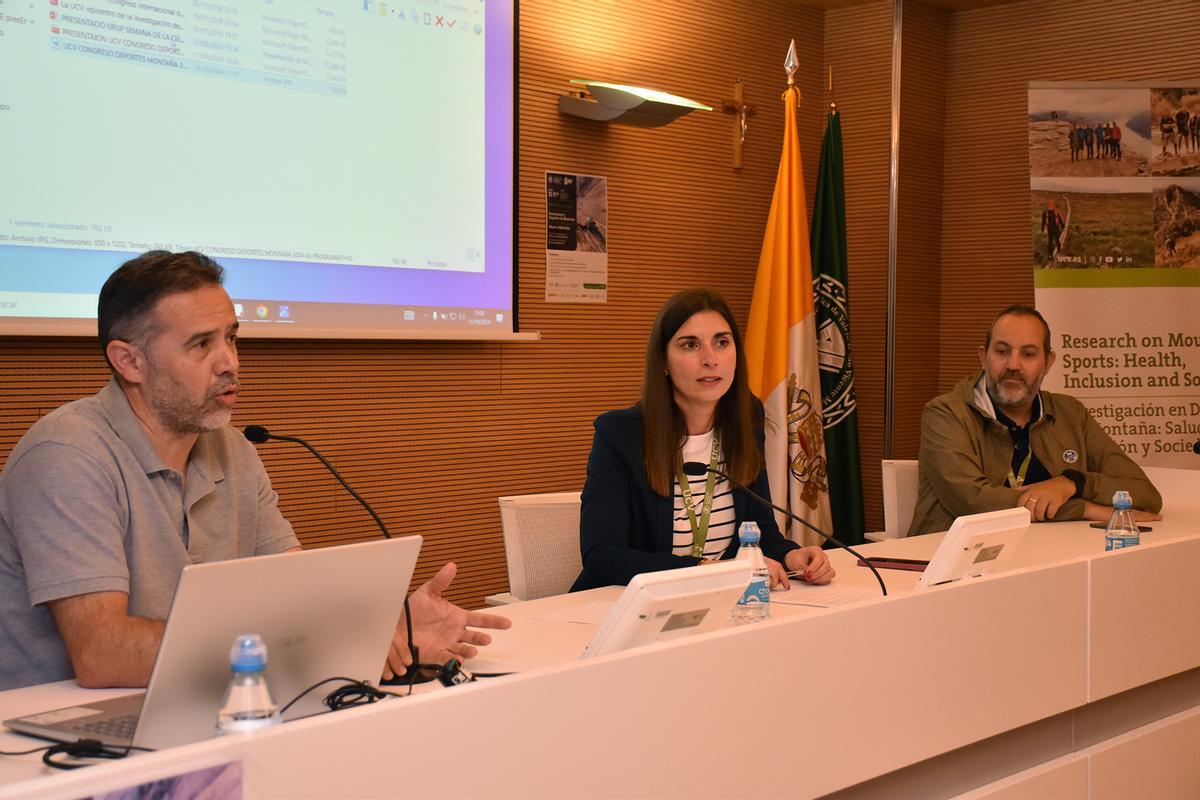 Mesa inaugural de la presentación del II Congreso Internacional de Senderismo y Deportes de Montaña.