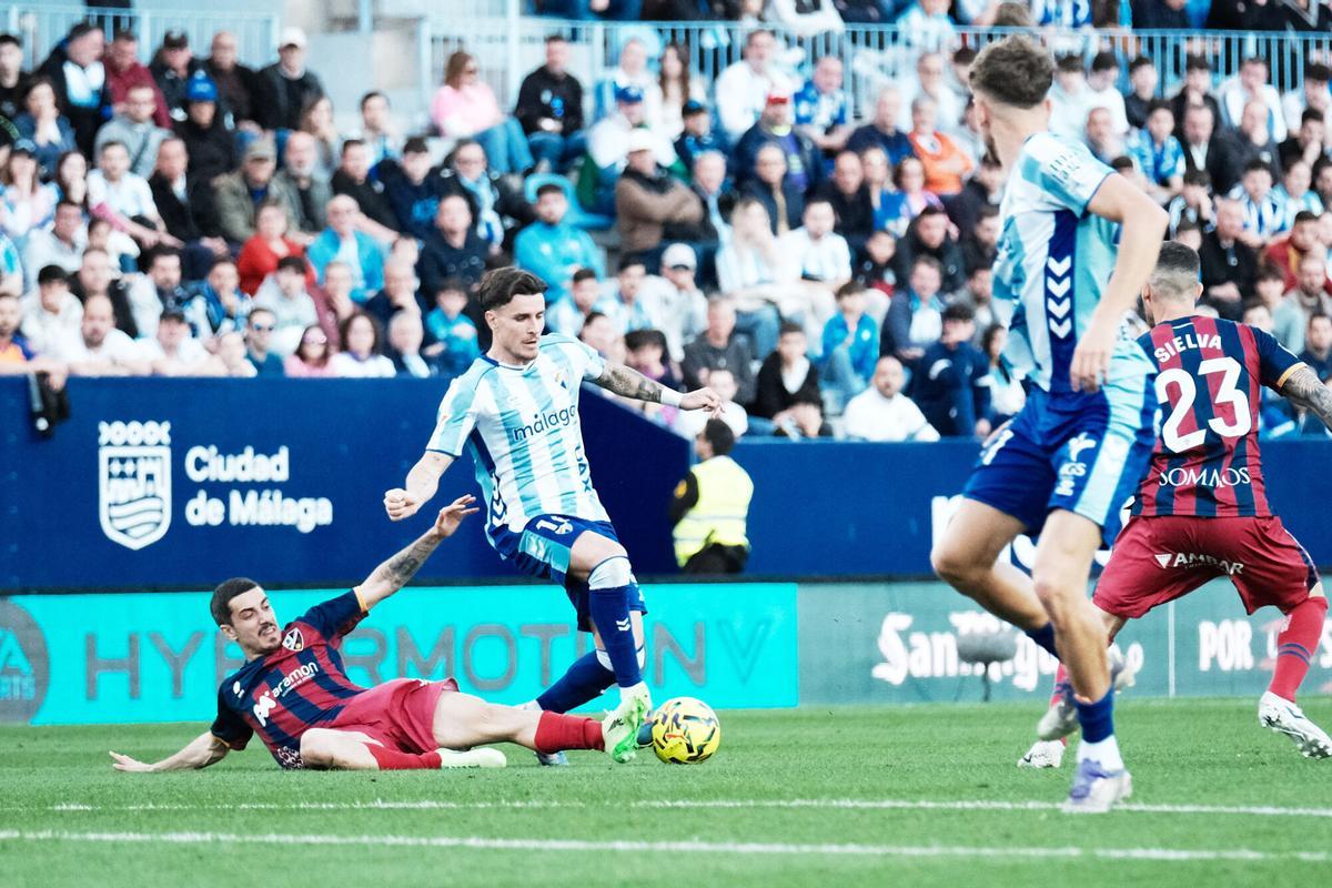 Málaga CF se enfrenta al SD Huesca en La Rosaleda