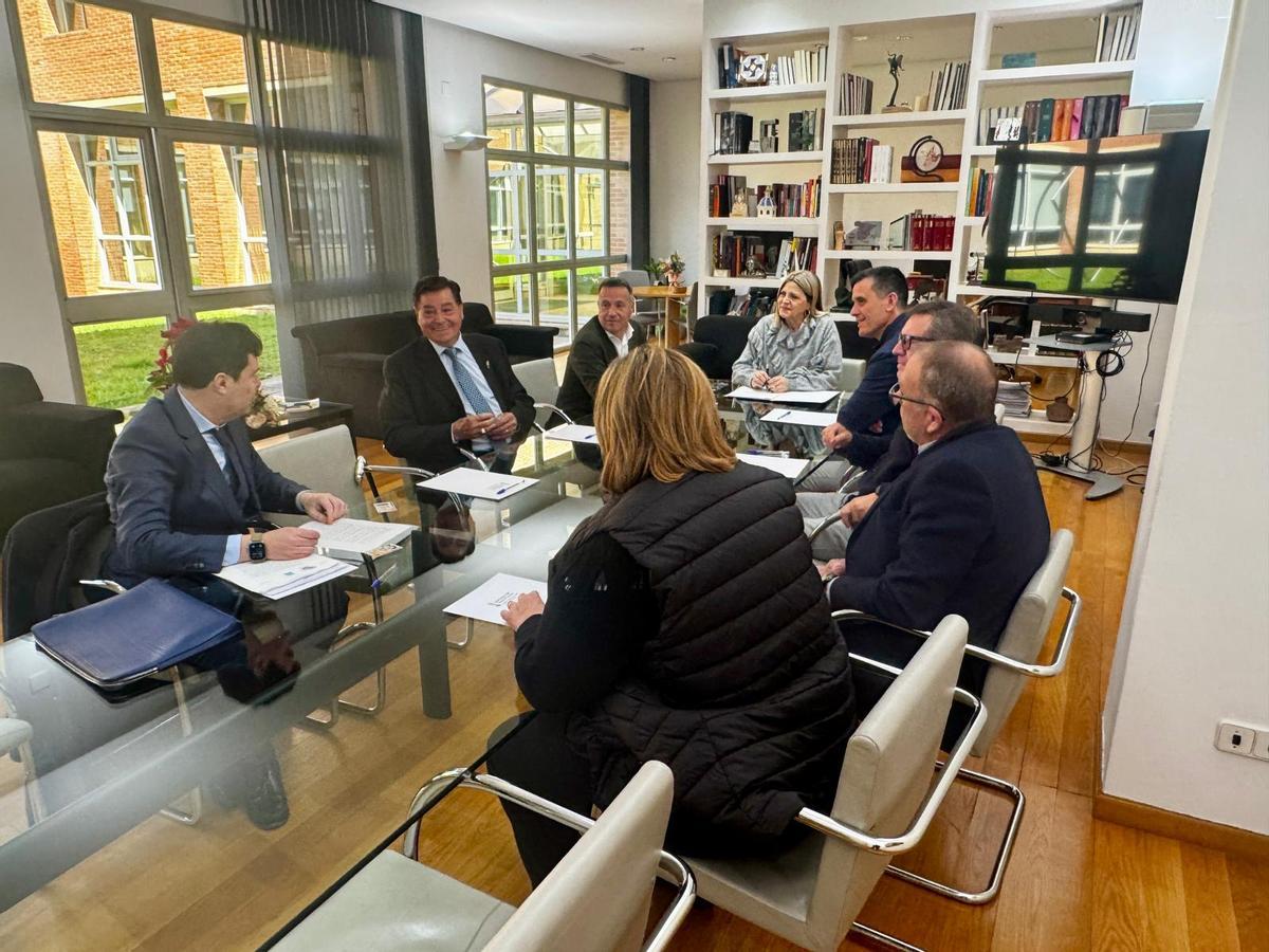 Foto de la reunión celebrada en València entre la delegación burrianense y representantes de Conselleria.
