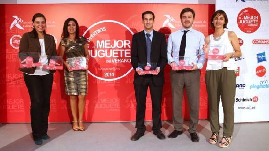 Imagen de los premiados en el concurso &#039;El Mejor Juguete del Verano&#039;, de la AEFJ