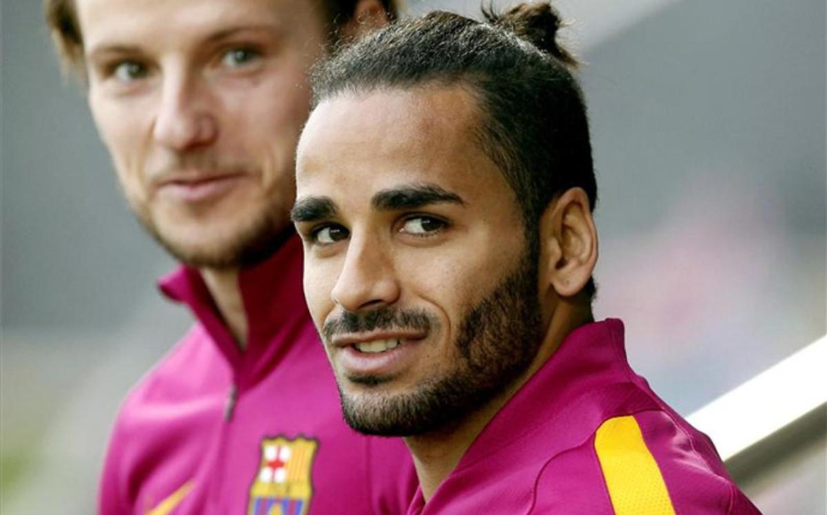 El FC Barcelona busca desesperadamente una salida para Douglas