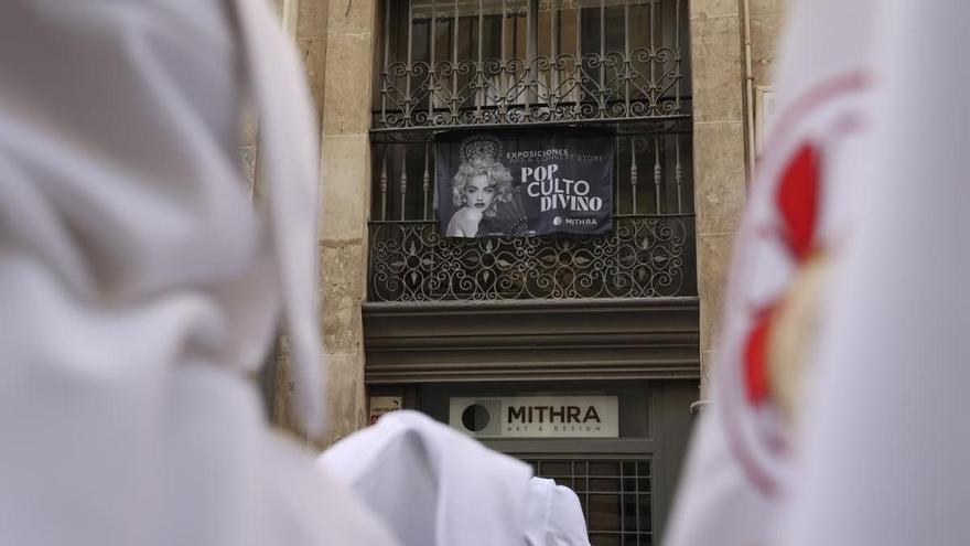 La procesión de la Real Hermandad y Santa Mujer Verónica, en imágenes