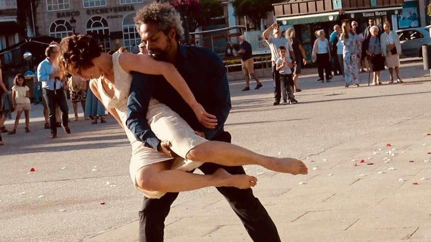 Los bailarines Ana Beatriz Pérez y Armando Martén, en una función del espectáculo &#039;Sí quiero&#039;.