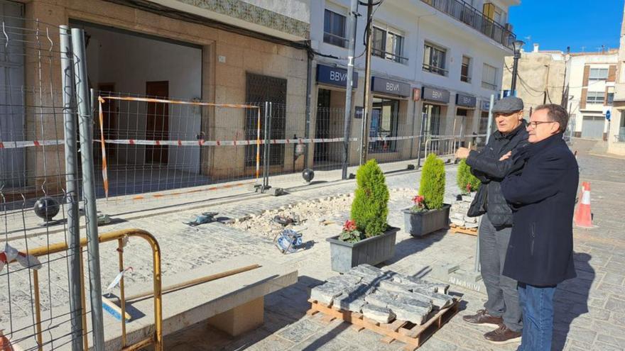 Mejoran la red de saneamiento en la plaza de la Iglesia de Alcalà