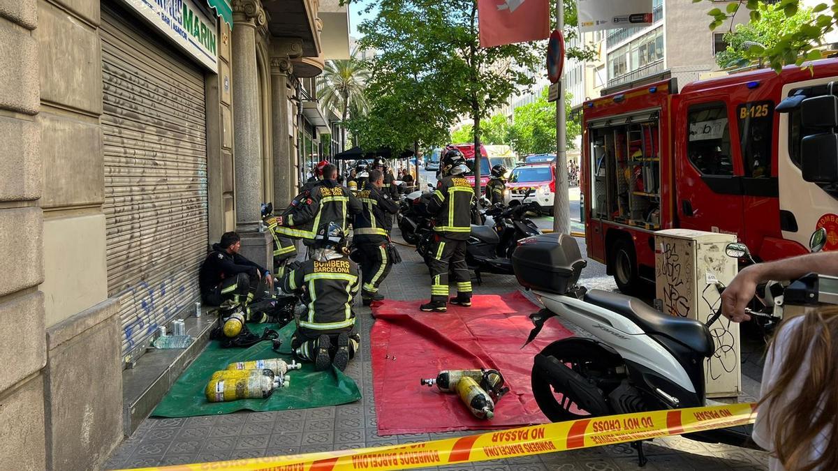 Muere una mujer en un incendio en la calle Balmes de Barcelona