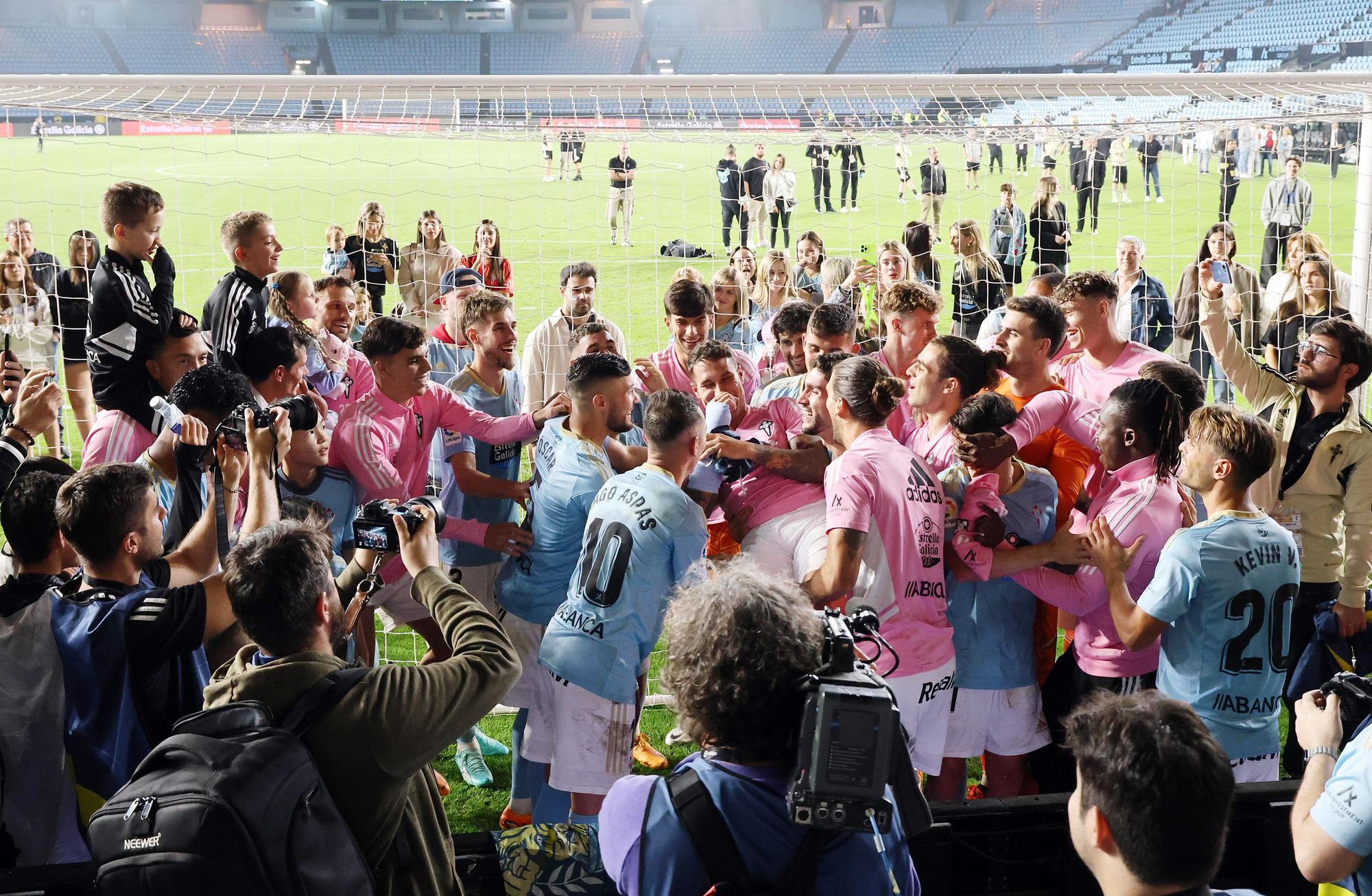 Lágrimas de felicidad en Balaídos: otro final de temporada agónico del Celta