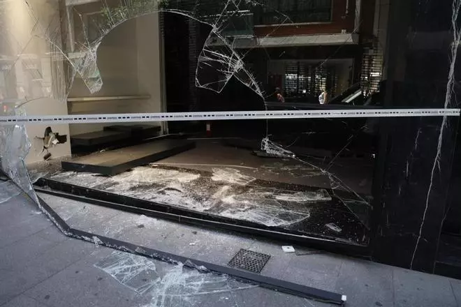 Así ha quedado la tienda Chapeau, en València, tras el alunizaje