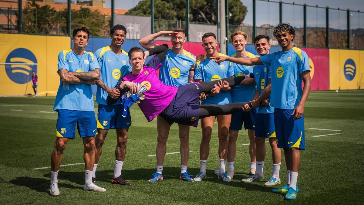 Los compañeros celebraron el cumpleaños de Szczesny