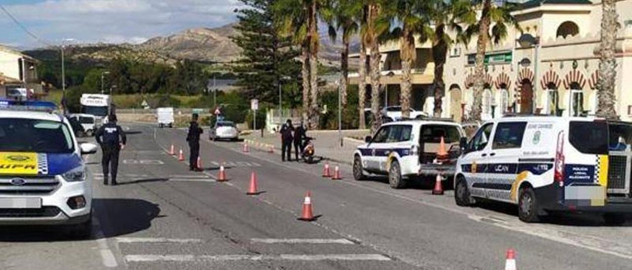 La Unidad de Partidas Rurales de la Policía Local, en dos controles de tráfico.