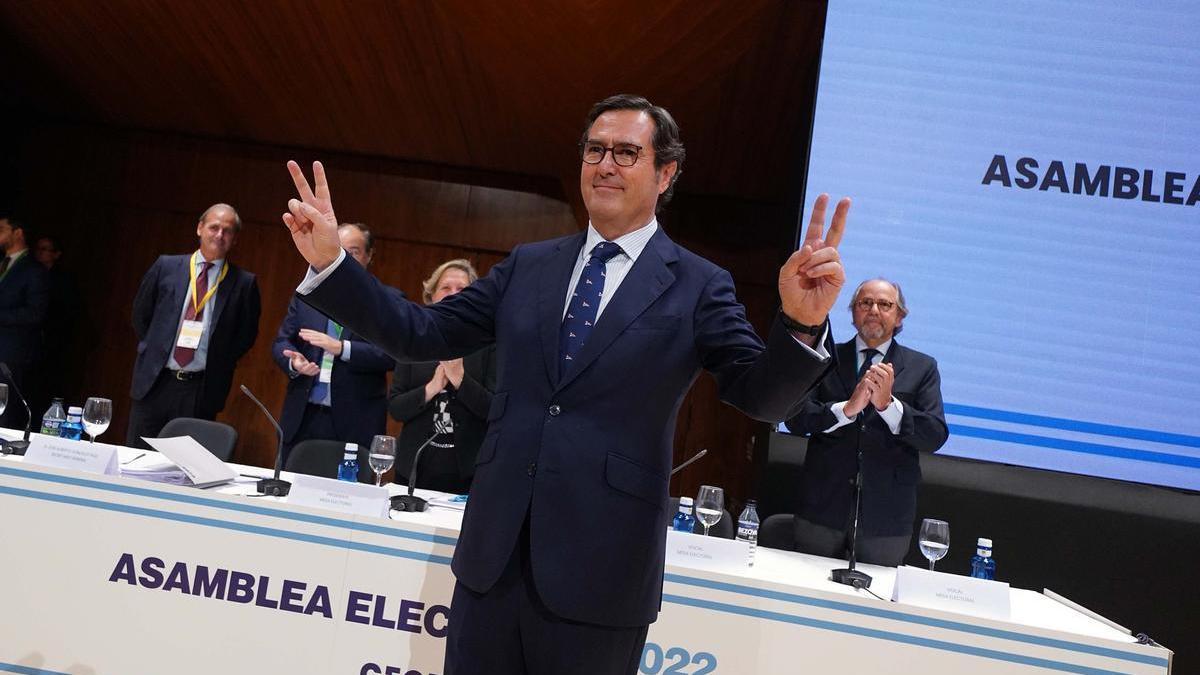 Ambiente en las votaciones para la presidencia de la CEOE, en la imagen el ganador de las elecciones Antonio Garamendi.