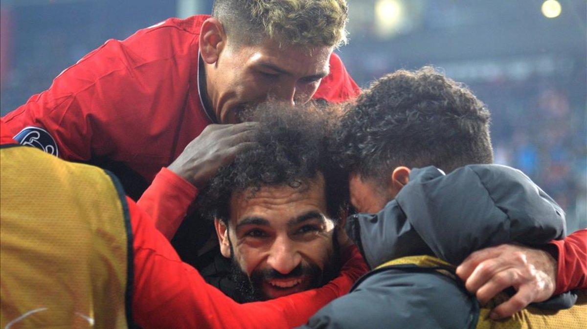 Salah celebra un tanto con el Liverpool