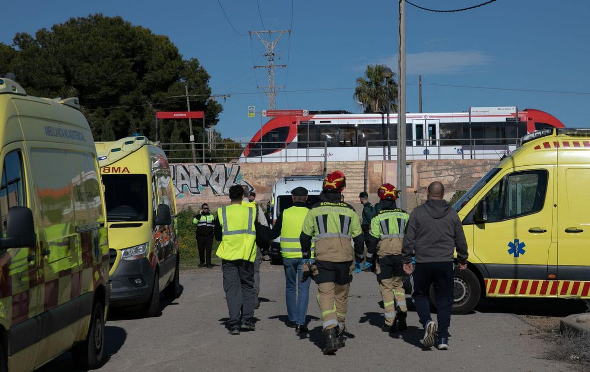 Sis ferits a Cartagena al xocar una grua amb un tren