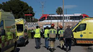 Sis ferits a Cartagena al xocar una grua amb un tren