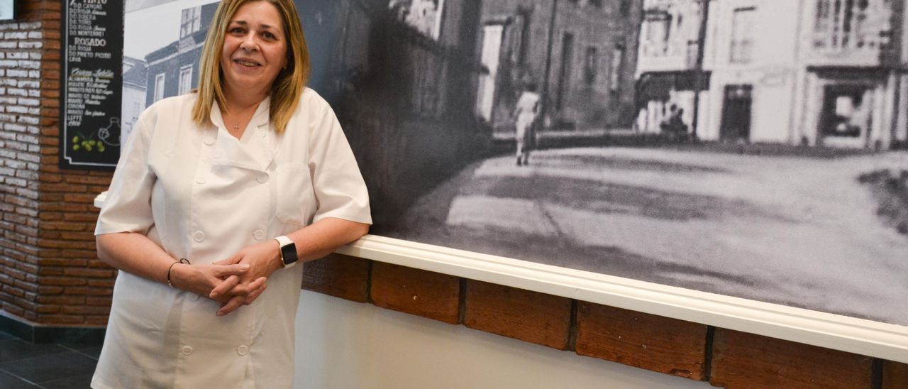 Pilar Candel, la cocinera, en un rincón del establecimiento.