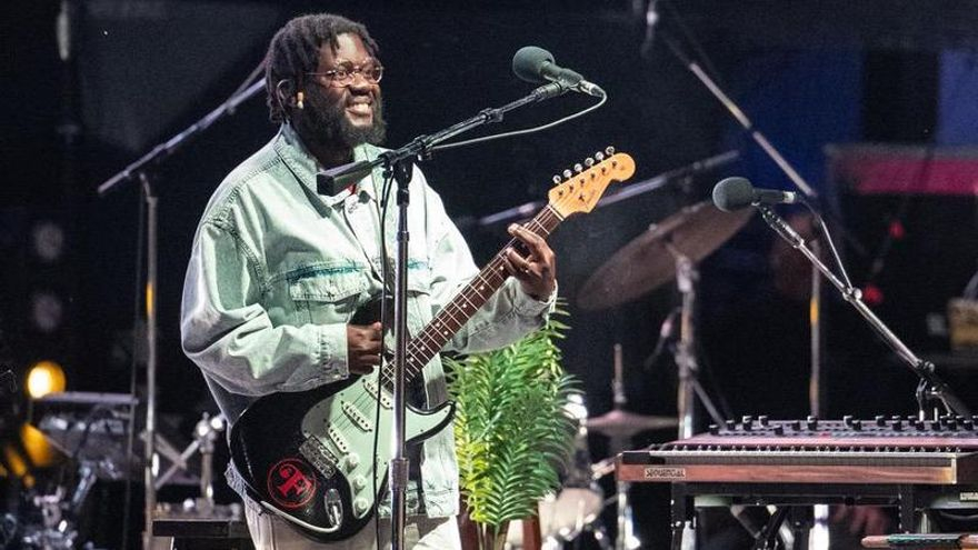Michael Kiwanuka despliega su magia en el anfiteatro de Pirineos Sur