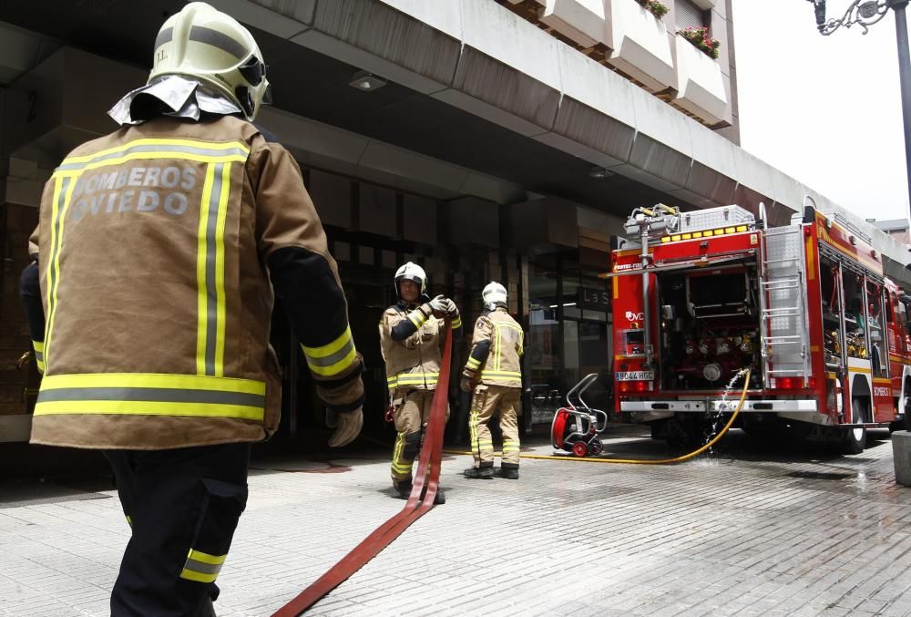 Una mujer fallece al incendiarse su piso en el edificio de Salesas, en Oviedo