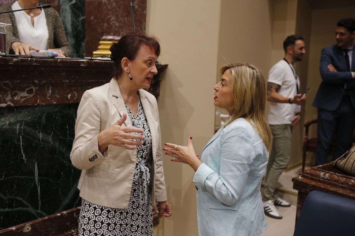 María Marín, de Podemos, y Carmina Fernández, del PSOE.