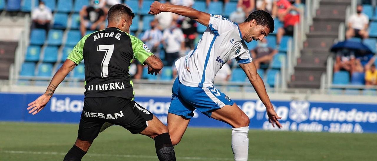 Aitor y Pomares, en el Tenerife-Sporting de la primera vuelta.