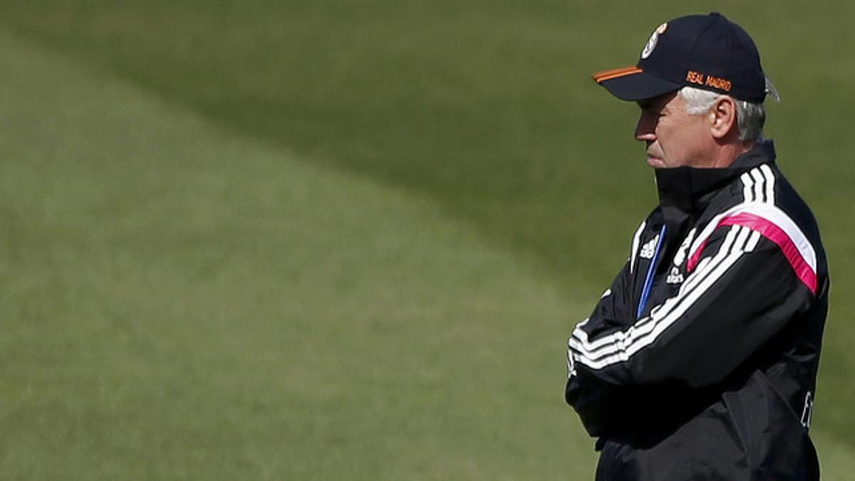 Carlo Ancelotti, durante el entrenamiento del Real Madrid previo al partido ante el Almería