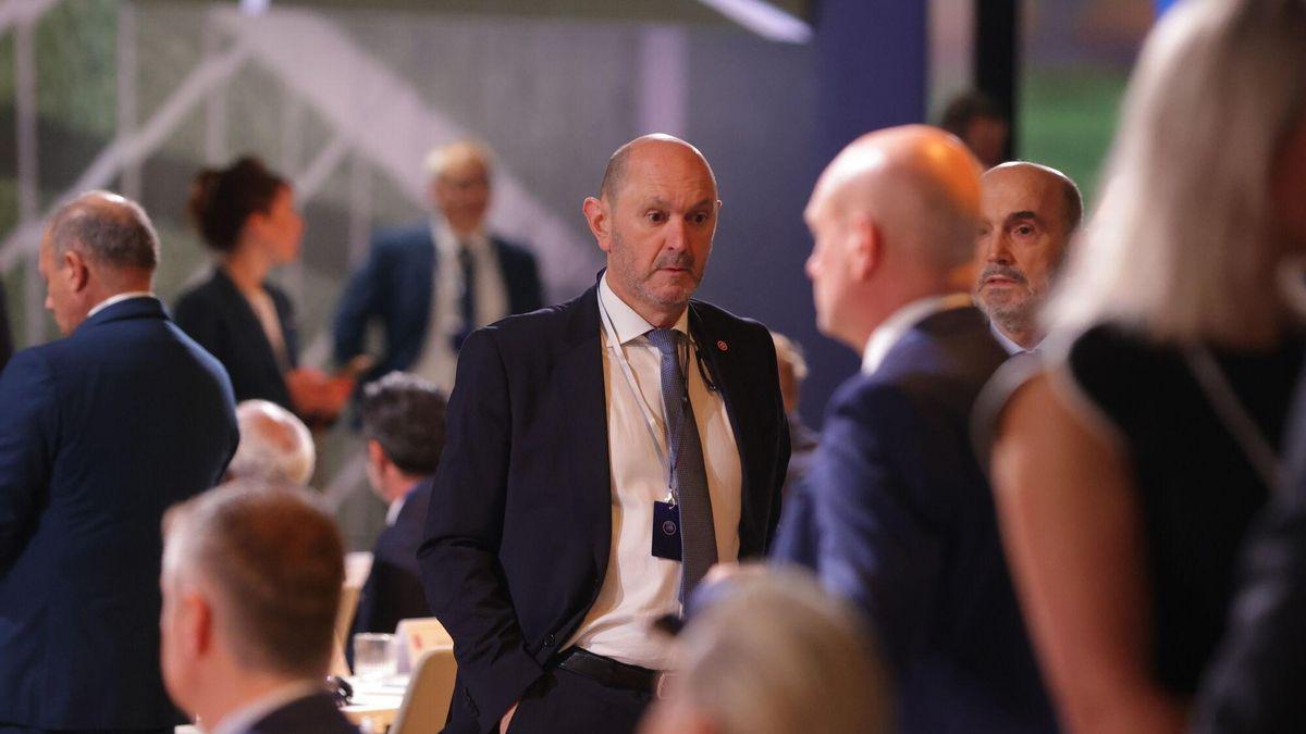 El presidente de la RFEF, Rafael Louzán, en el congreso de UEFA
