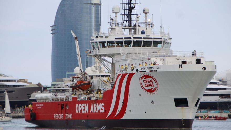 El nou vaixell d’Open Arms rescata 101 migrants a la deriva al Mediterrani central